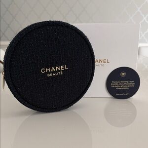 CHANEL Beaute Round Accessory Pouch